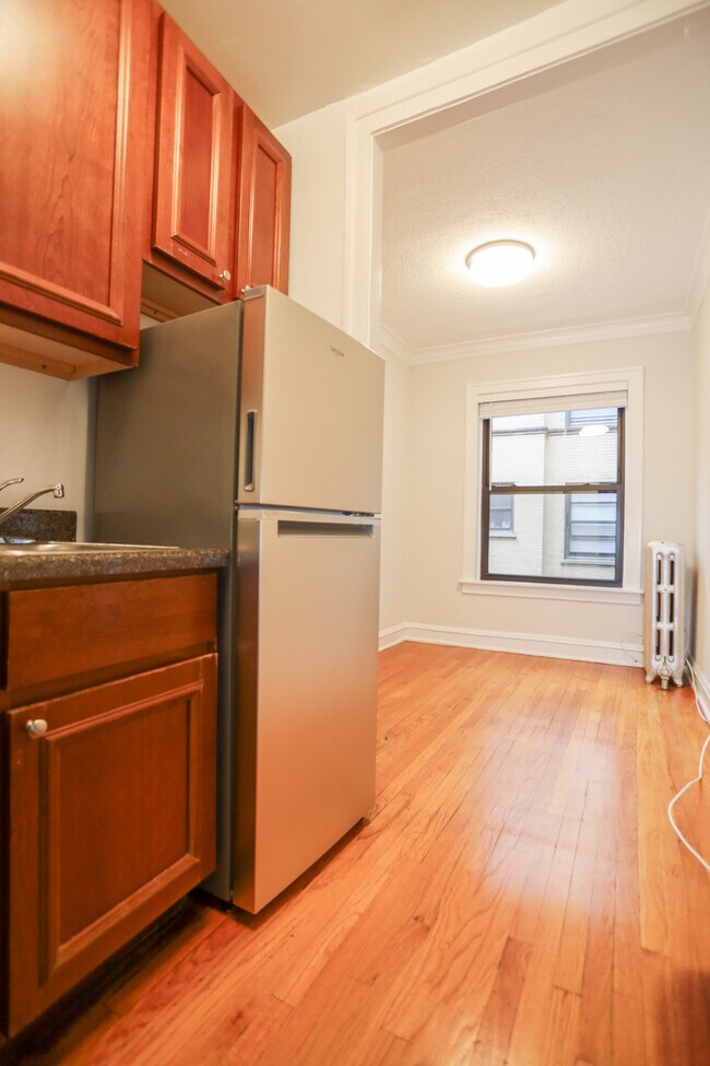 Foto del edificio - 6106 N Kenmore Ave
