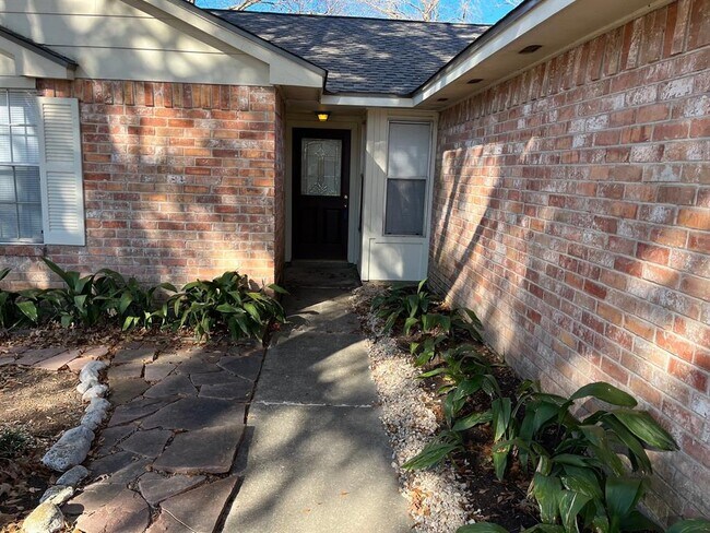 Building Photo - 4702 Rivertree Ln