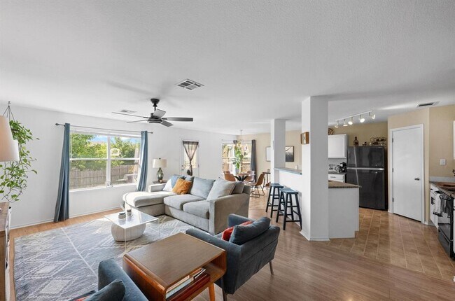 Foto del edificio - 13001 Carillon Way