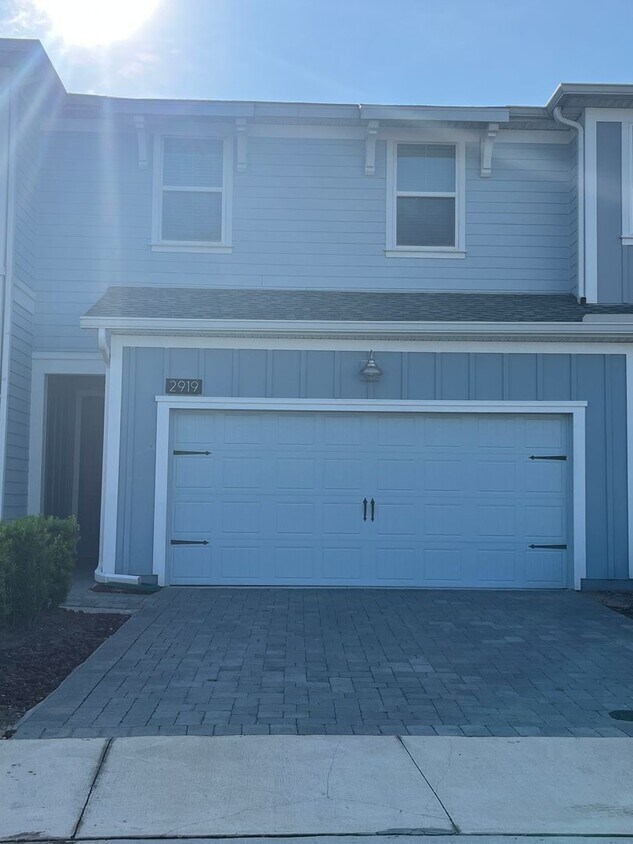 Foto principal - 3 Bed 2.5 Bath Townhouse