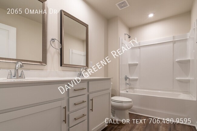 Building Photo - 2065 Omaha Dr