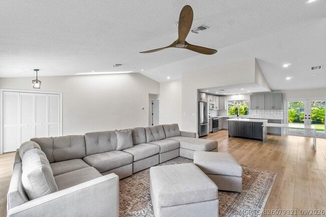 Foto del edificio - 4593 Ellwood Dr