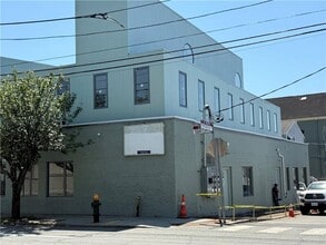 Building Photo - 536 Smith St