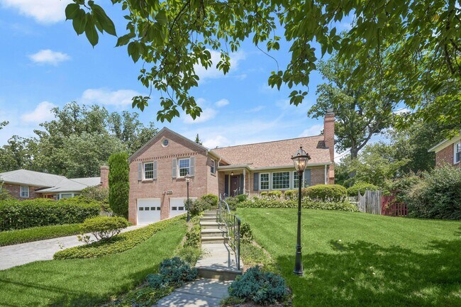 Foto del edificio - 7109 Radnor Rd