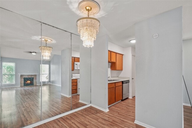 Foto del edificio - 10211 Sugar Branch Dr