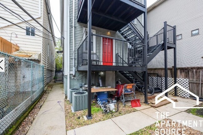 Photo - 1738 W Altgeld St Apartment