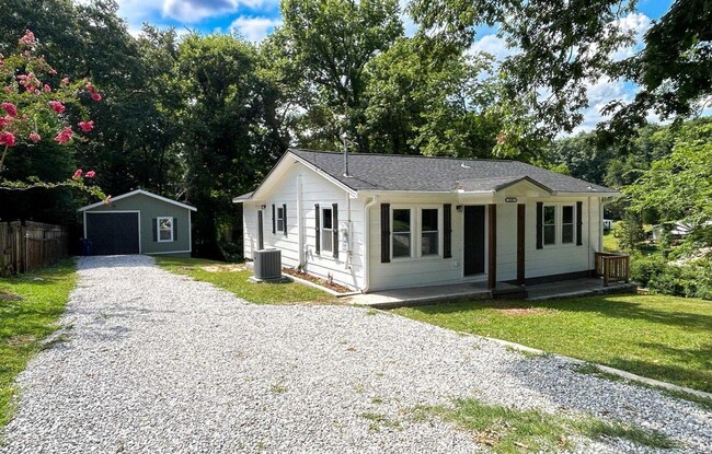 Building Photo - Modern 2BR/1.5BA Property with Renovated Interior and Unique Bonus Spaces