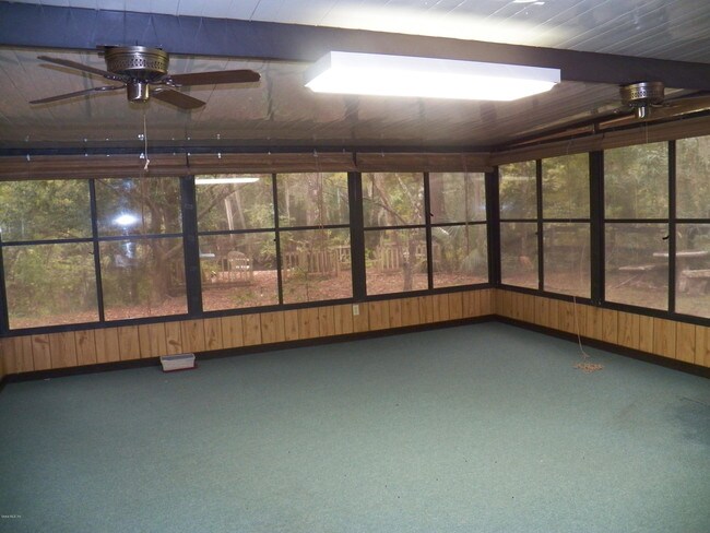 Building Photo - 221 Cove Rd