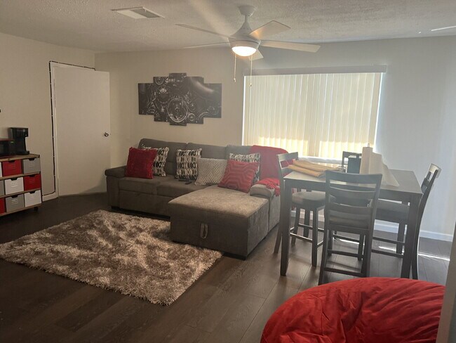 Building Photo - 5 bedroom home with a pool!