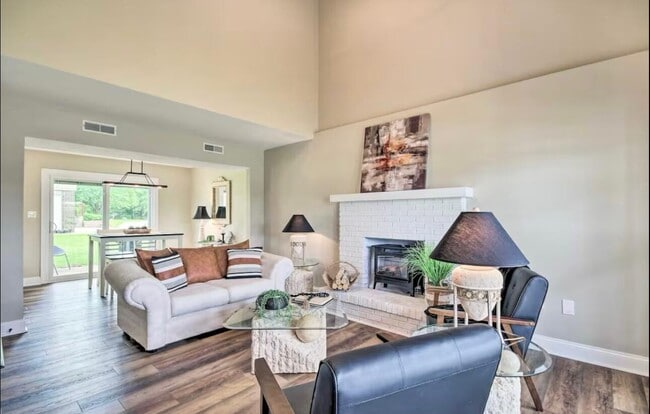 Foto del edificio - 534 W Southampton Dr