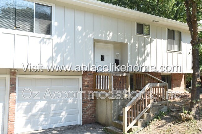 Building Photo - 5521 Perry Ln