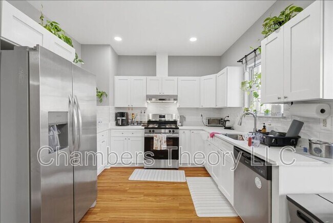 Foto del edificio - 2447 Clover Field Cir