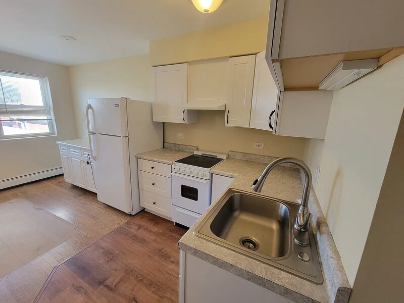 Foto principal - 6151 W Belmont Ave