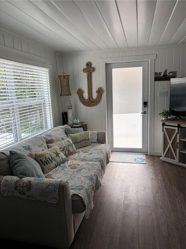 Foto del edificio - 124 S Bay Harbor Dr