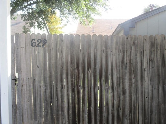 Building Photo - 622 W Warrior Trail