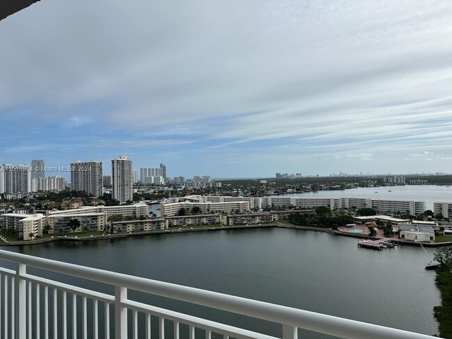 Building Photo - 18081 Biscayne Blvd