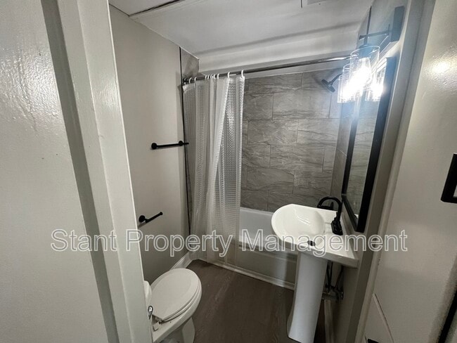 Building Photo - 20 W Park St