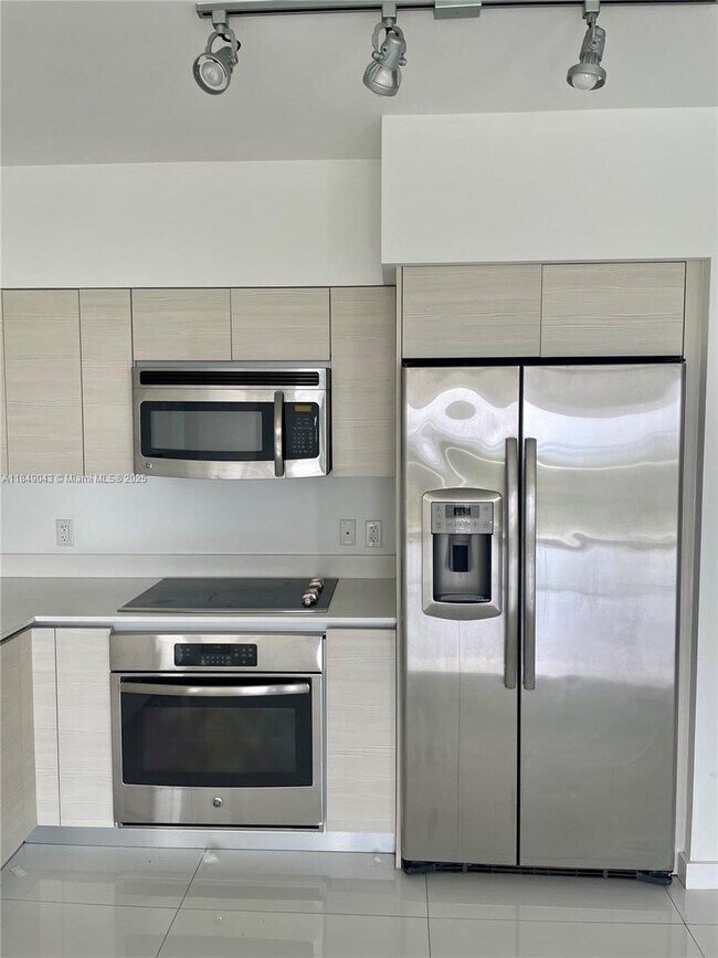 Building Photo - 4250 Biscayne Blvd