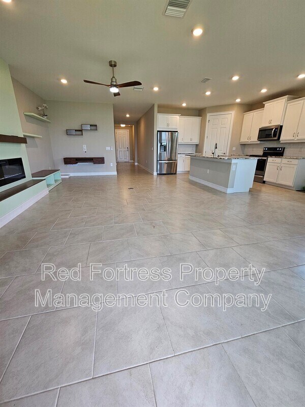 Foto del edificio - 623 Parkshore Lk Ave