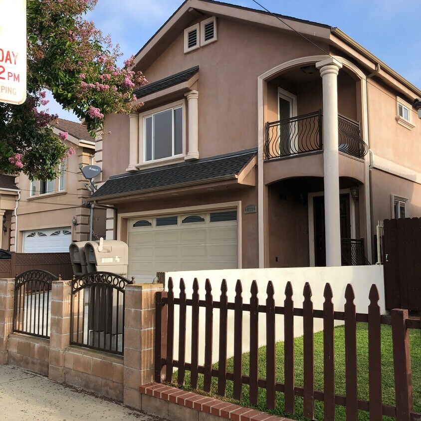 Primary Photo - 4555 W 164th St
