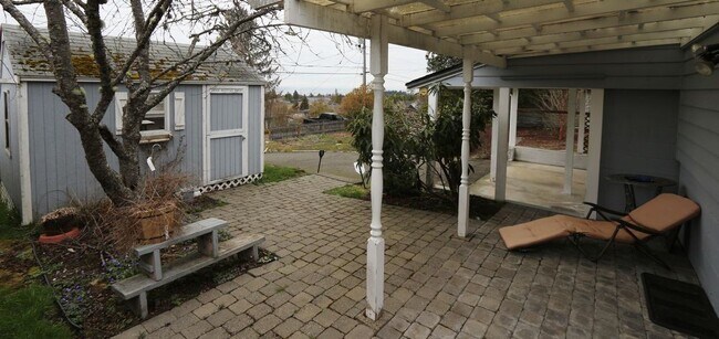 Building Photo - Charming cottage FREE RENT FOR APRIL