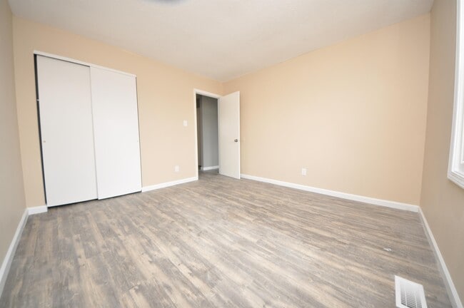 Building Photo - 200 Roanoke Dr