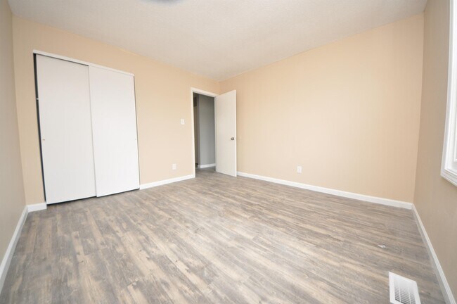 Building Photo - 201 Bedford Dr