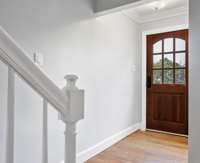 Foto del edificio - Charming Updated Home in Prime Near West E...
