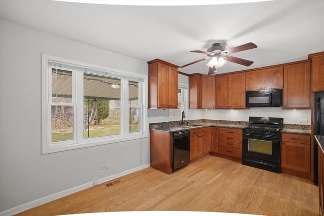 Building Photo - 8912 Windsor Ln