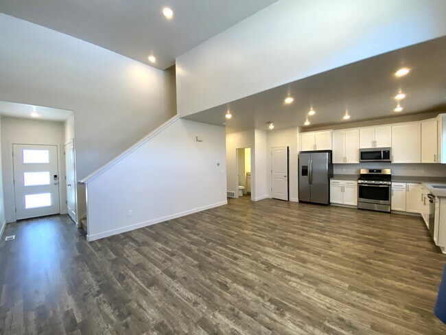 Building Photo - 4291 E Golden Grv