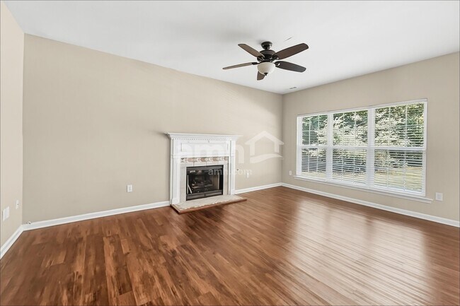 Foto del edificio - 405 Bedstraw Ct