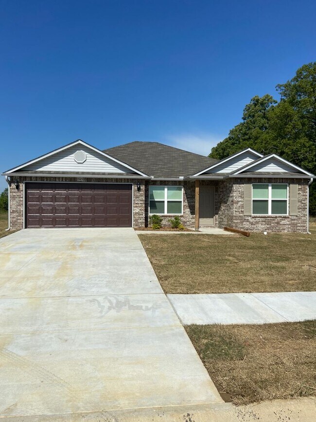 Building Photo - Four Bedroom | Two Bath Home in Conway