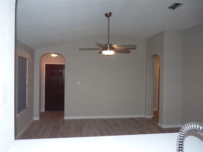 Foto del edificio - 1821 Bill Baker Dr