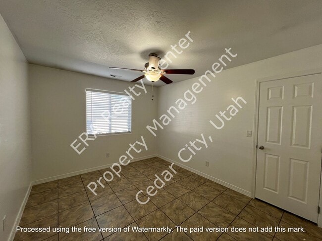 Building Photo - Move-In Bonus! 3 Bed - 2 Bath Twin Home