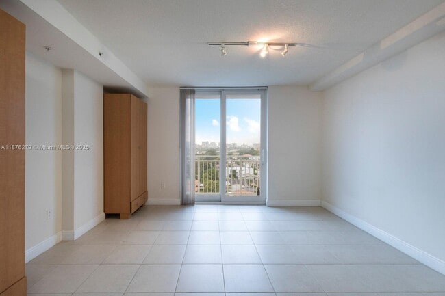 Foto del edificio - 2350 SW 27th Ave