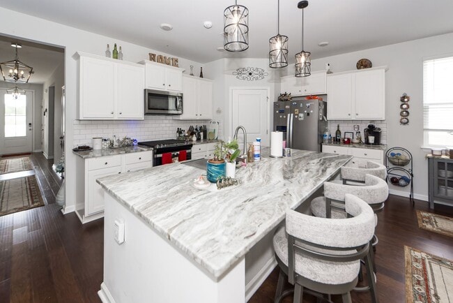 Foto del edificio - 4 Bedroom 2 Bath Home in French Quarter Creek - Huger