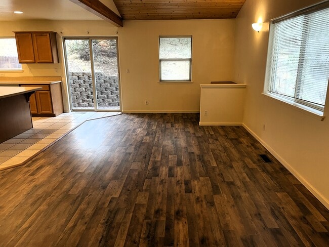 Building Photo - 1755 NE Lotus Dr