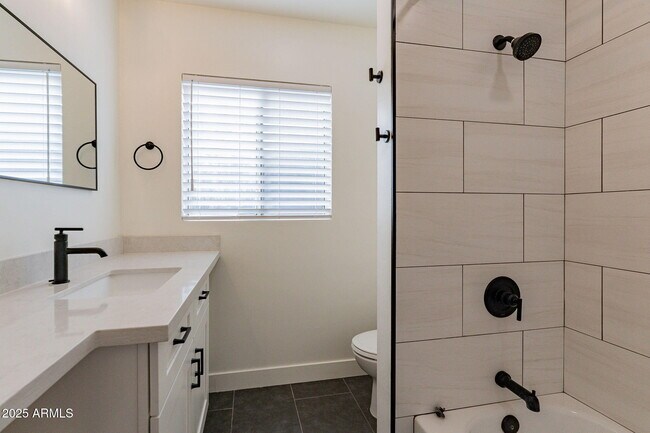 Foto del edificio - 1708 N 69th St