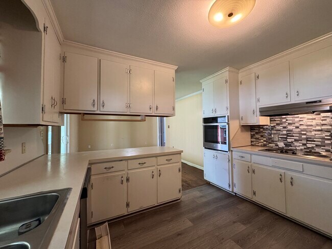 Building Photo - 117 Southerland Dr