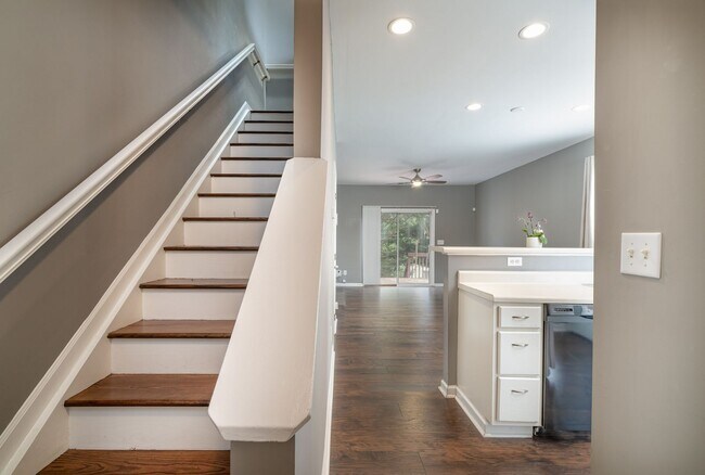 Foto del edificio - Fantastic 2 Bedroom, 1.5 Bath Townhome in ...