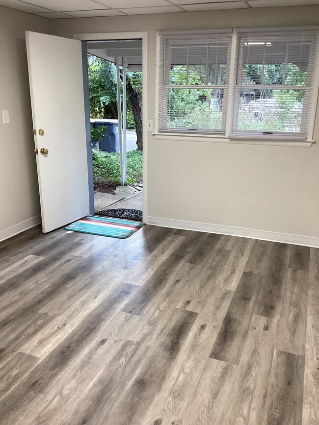 Vinyl flooring throughout - 1003 E Hunter Ave