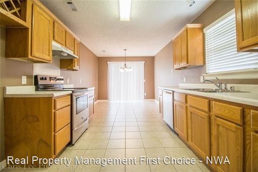 Building Photo - 3 br, 2 bath House - 1028 S Eastview Drive