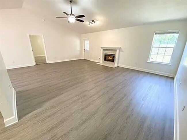 Building Photo - Family-Friendly Northeast Home Steps from Top-Rated Schools