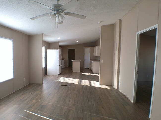 Building Photo - Spacious 4-Bedroom Home in Convenient Loca...