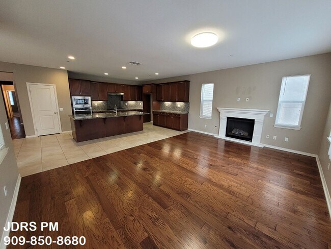 Foto del edificio - Chino 4 Bedroom Home