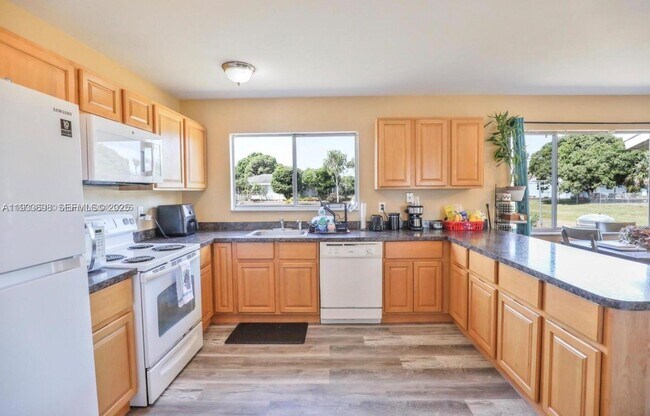 Foto del edificio - 250 SW Homeland Rd