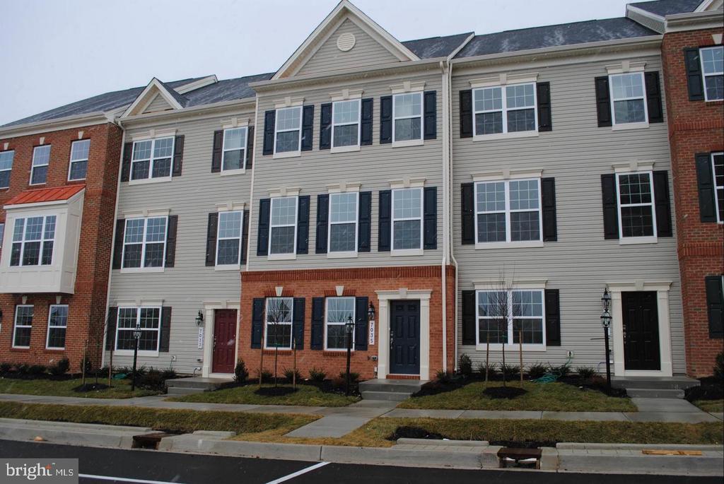 Foto principal - 7035 Southmoor St
