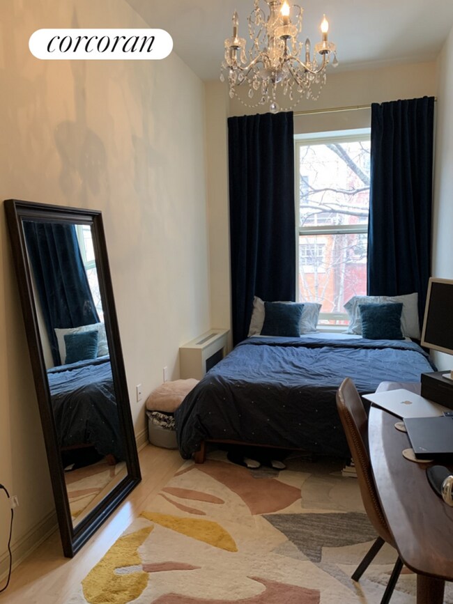 Building Photo - 25 W 70th St