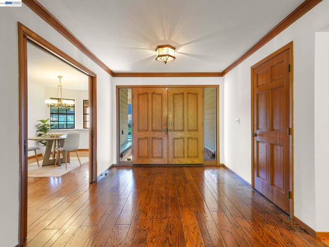 Building Photo - 261 St Paul Dr