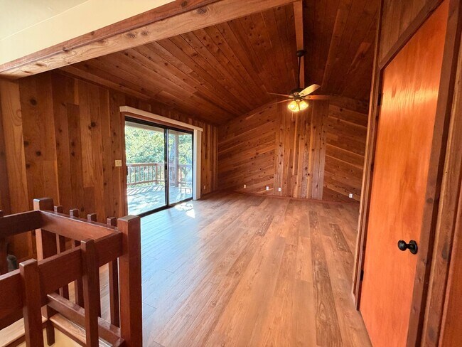 Foto del edificio - Charming Ben Lomond Home on Peaceful Meadow Setting | 3 Bed + 2.5 Bath